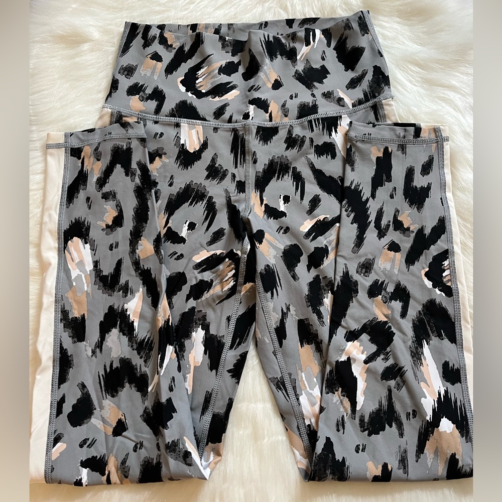 Aerie High Waisted Workout Leggings, Size Medium Grey Black White Pattern